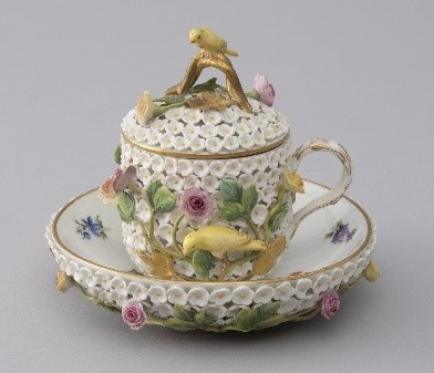県陶芸美術マイセン 貼花鳥飾蓋付 カップ＆ソーサー 19世紀後期