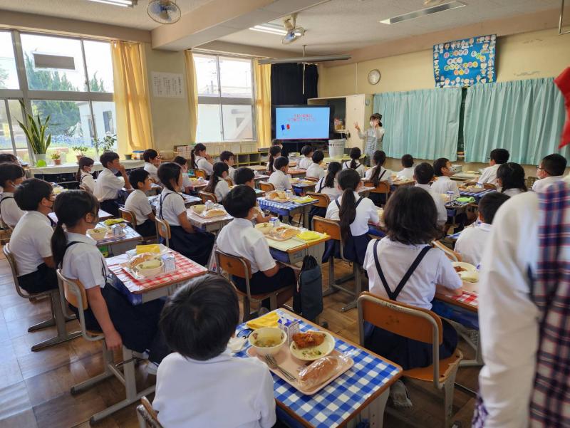 水戸市笠原町の小学校の給食の様子