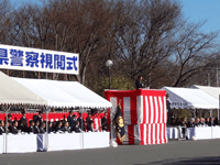茨城県警察視閲式に出席