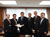 原発の安全確保等に関する要請活動を行う白田議長