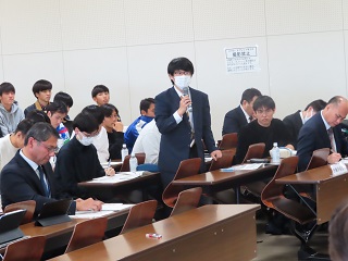 出前委員会の様子(令和5年11月16日 文教警察委員会)