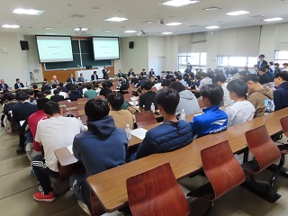 出前委員会の様子(令和5年11月16日 文教警察委員会)
