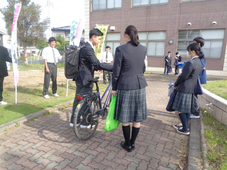 勝田中等教育学校でのキャンペーン写真2