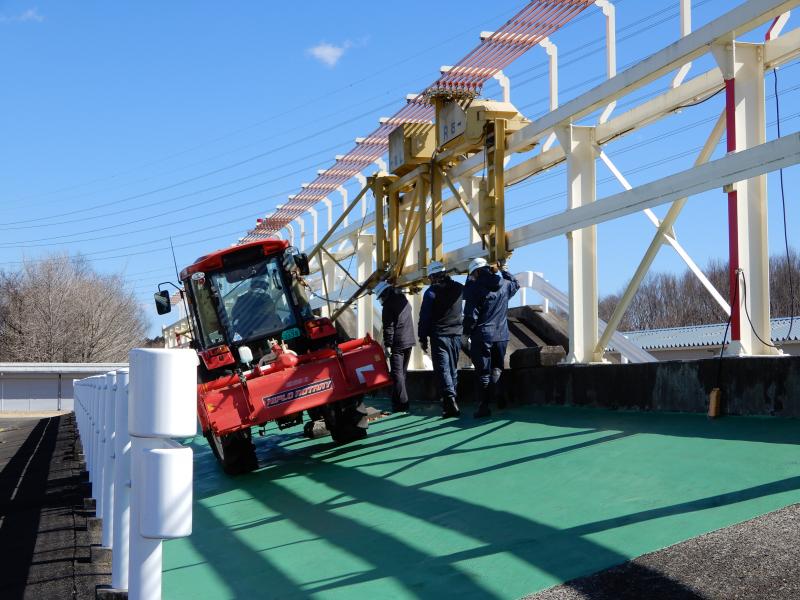 トラクターの傾斜面走行