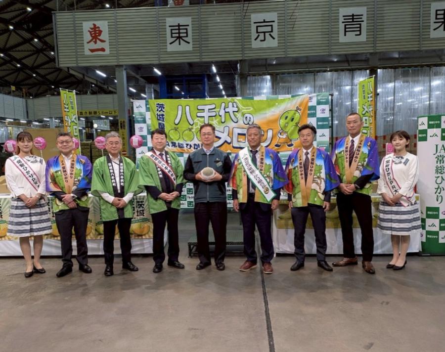 八千代町産タカミメロンのPRの様子