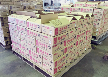 写真2:箱詰めされ出荷を待つ紅あずま