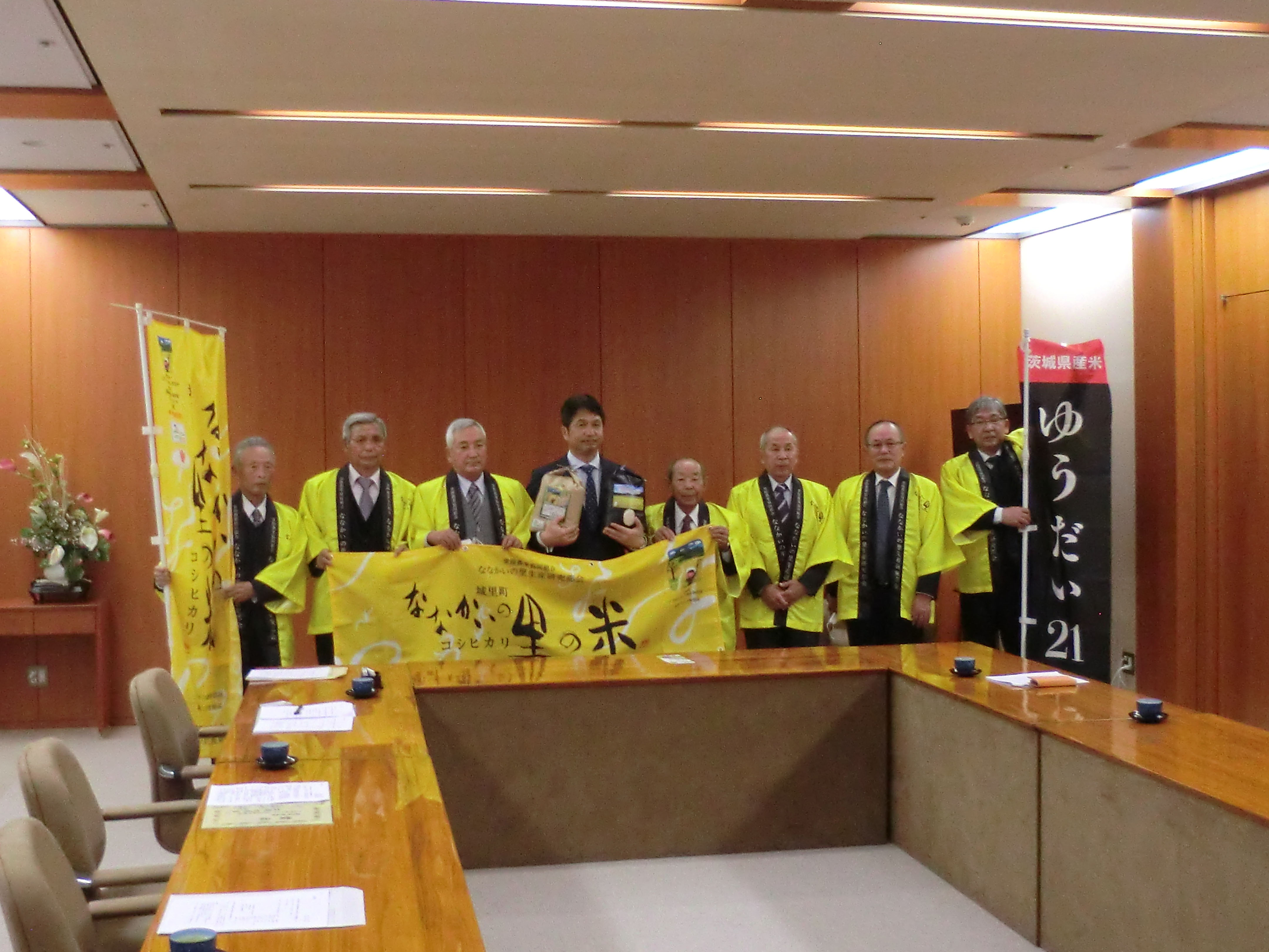写真3:コンテスト受賞を知事に報告しました