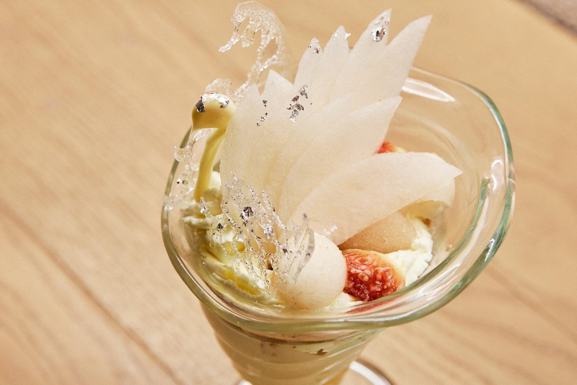写真4:都内高級カフェで提供されたパフェ