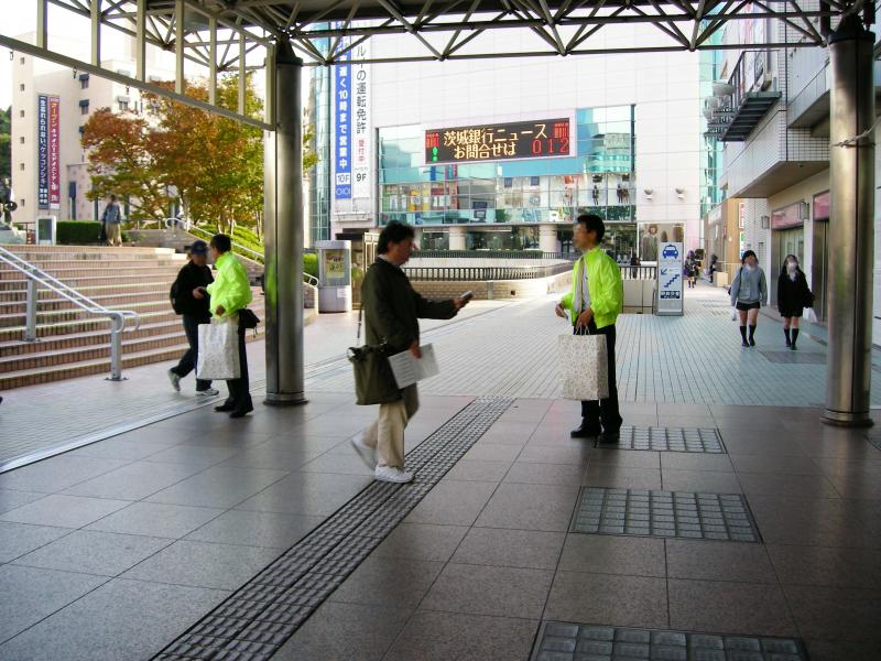 計量記念日街頭配布の様子