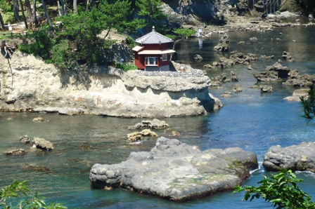 五浦海岸（再建された六角堂）