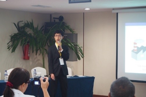 参加者の発表の様子